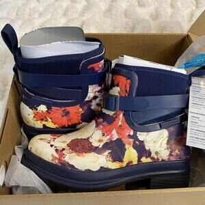 Muck brand Liberty rain boots.